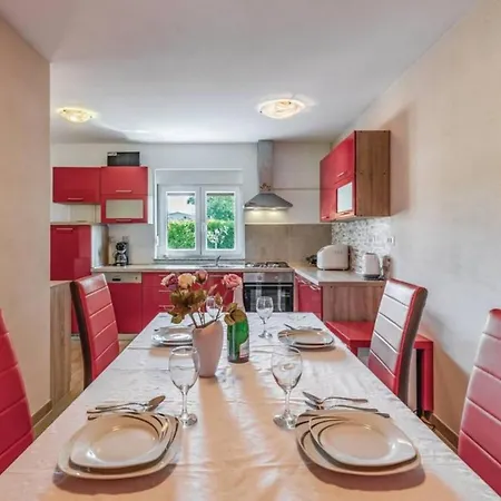 Paliska With Pool For Max 8 Pax In Porec Villa Jasenovica