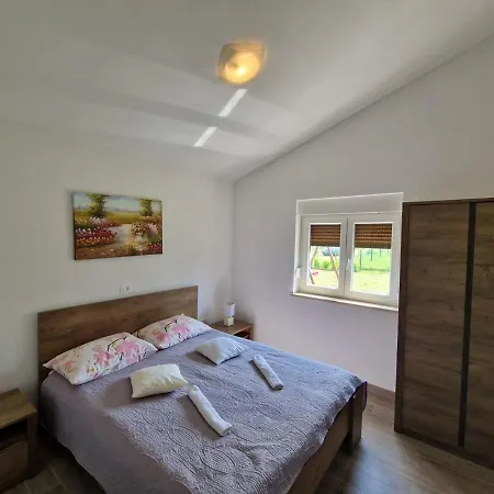 Paliska With Pool For Max 8 Pax In Porec Villa Jasenovica