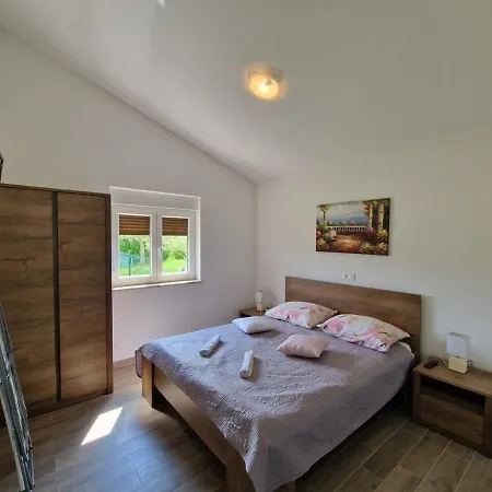 Paliska With Pool For Max 8 Pax In Porec Jasenovica