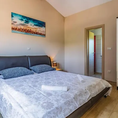 Paliska With Pool For Max 8 Pax In Porec Villa Jasenovica