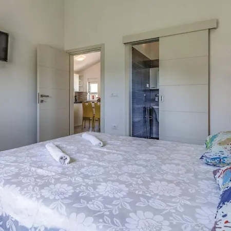 Villa Paliska With Pool For Max 8 Pax In Porec Jasenovica