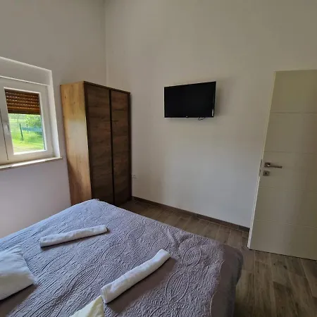 Paliska With Pool For Max 8 Pax In Porec * Jasenovica