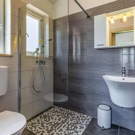 Paliska With Pool For Max 8 Pax In Porec Villa Jasenovica